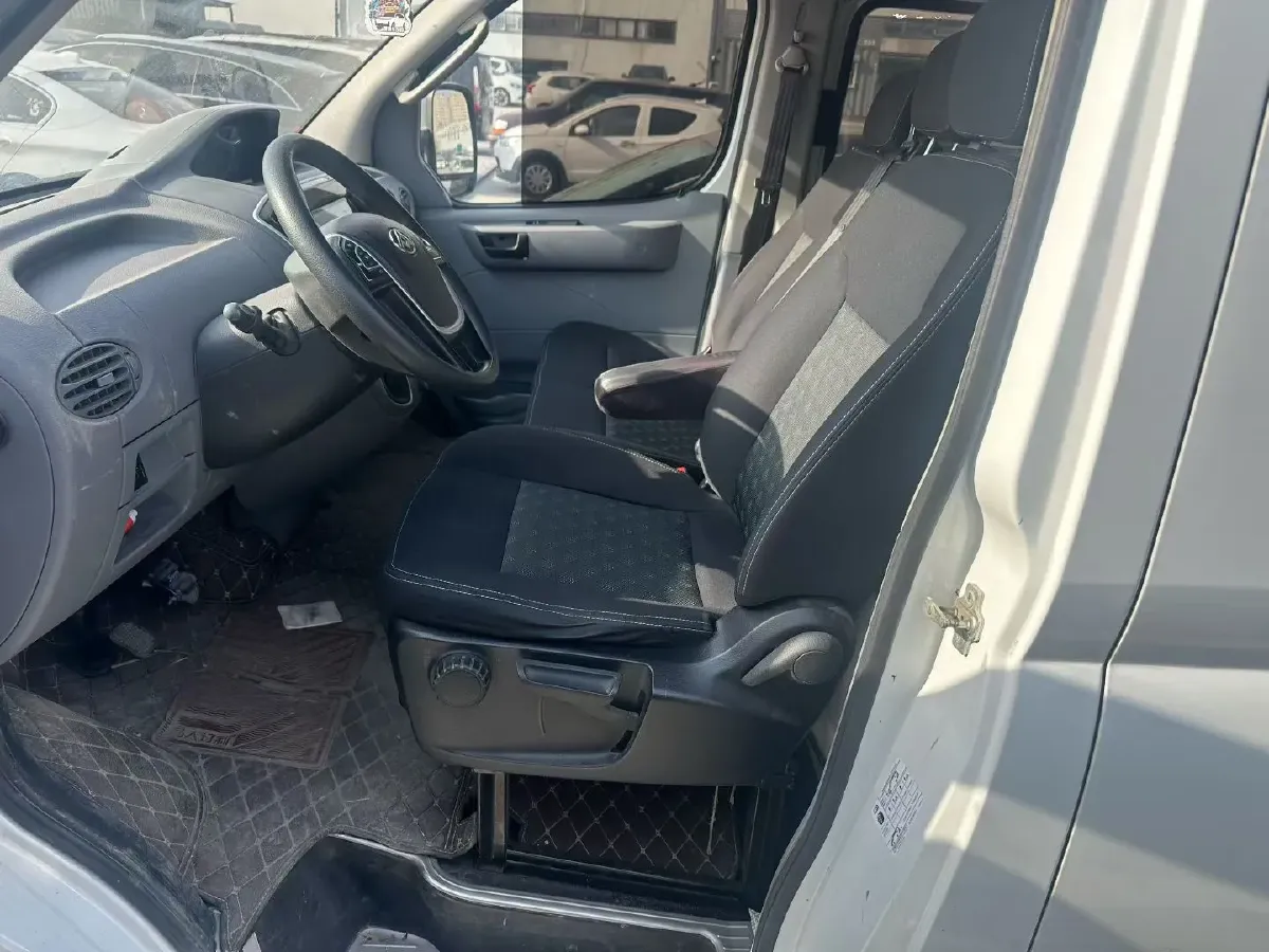 2020 MAXUS XinTu V80 2.5T 136HP L4 6MT,autocango,china used car exporter,china ev exporter,chinese used car exporter,chinese used ev exporter