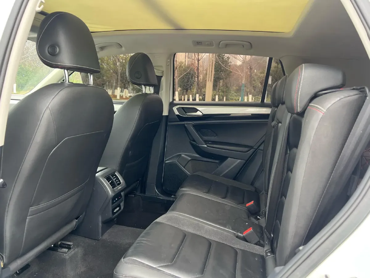 2019 Jeep Cherokee 2.0T 234HP L4 9AT,autocango,china used car exporter,china ev exporter,chinese used car exporter,chinese used ev exporter