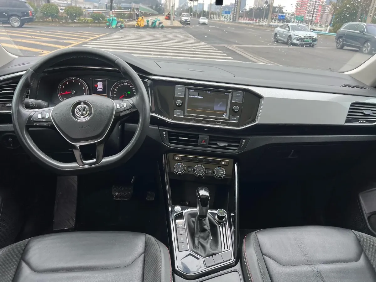 2019 Jeep Cherokee 2.0T 234HP L4 9AT,autocango,china used car exporter,china ev exporter,chinese used car exporter,chinese used ev exporter