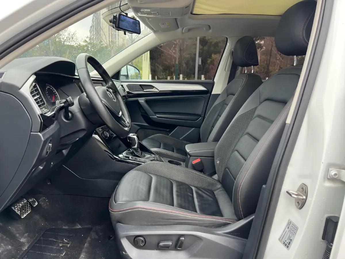 2019 Jeep Cherokee 2.0T 234HP L4 9AT,autocango,china used car exporter,china ev exporter,chinese used car exporter,chinese used ev exporter