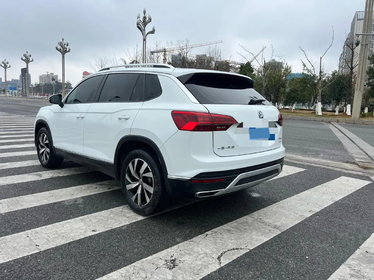 2019 Jeep Cherokee 2.0T 234HP L4 9AT,autocango,china used car exporter,china ev exporter,chinese used car exporter,chinese used ev exporter