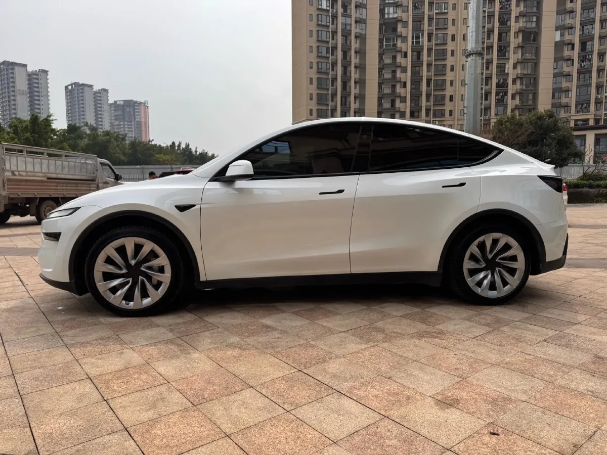 2025 Tesla Model Y BEV,autocango,china used car exporter,china ev exporter,chinese used car exporter,chinese used ev exporter