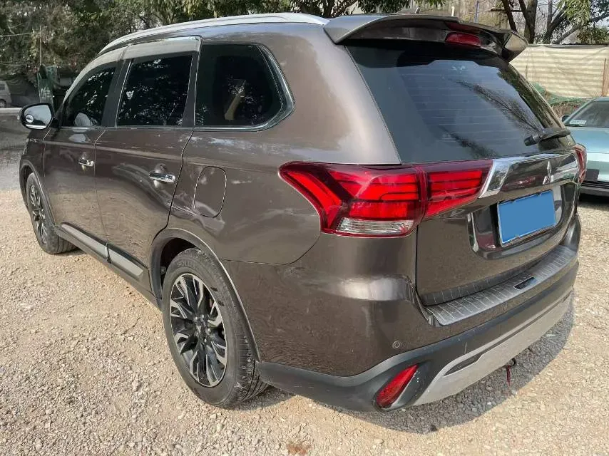 2018 Mitsubishi Outlander 2.4L 192HP L4 CVT,autocango,china used car exporter,china ev exporter,chinese used car exporter,chinese used ev exporter