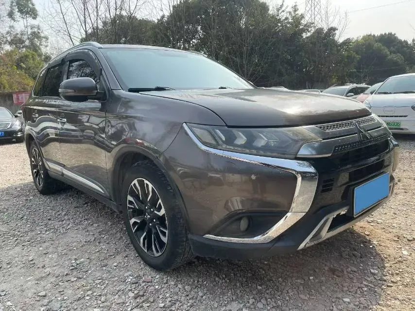2018 Mitsubishi Outlander 2.4L 192HP L4 CVT,autocango,china used car exporter,china ev exporter,chinese used car exporter,chinese used ev exporter