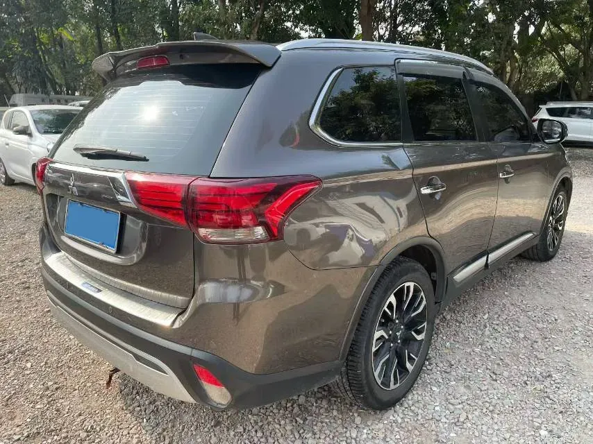 2018 Mitsubishi Outlander 2.4L 192HP L4 CVT,autocango,china used car exporter,china ev exporter,chinese used car exporter,chinese used ev exporter