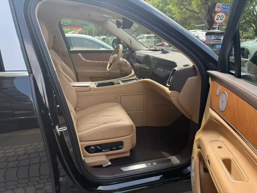 2025 AITO AITO M9 REEV 160HP REEV 52KWH,autocango,china used car exporter,china ev exporter,chinese used car exporter,chinese used ev exporter