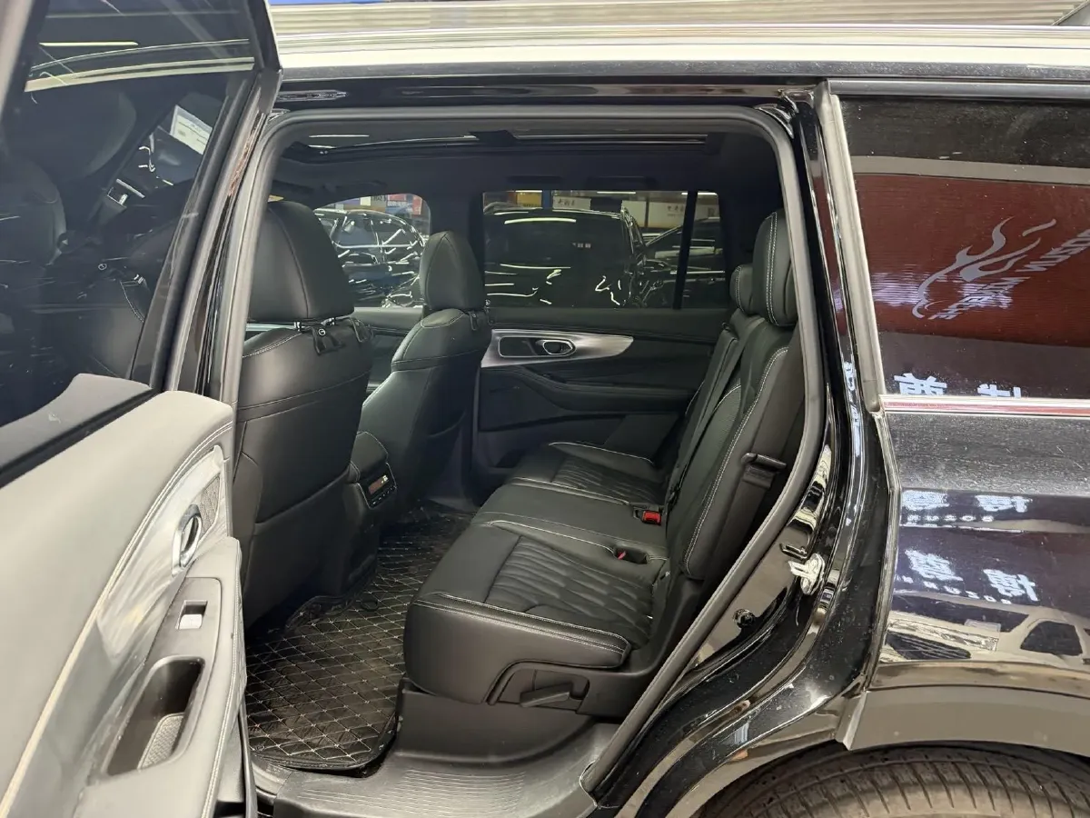 2024 GAC Trumpchi GS8 2.0T 252HP L4 8AT,autocango,china used car exporter,china ev exporter,chinese used car exporter,chinese used ev exporter