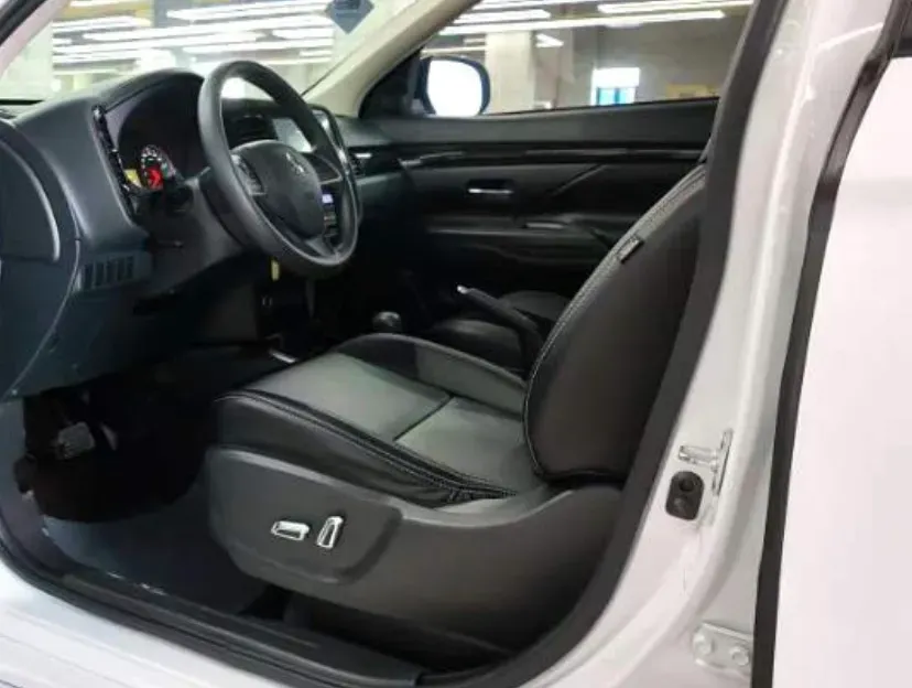2021 Mitsubishi Outlander 2.0L 166HP L4 CVT,autocango,china used car exporter,china ev exporter,chinese used car exporter,chinese used ev exporter