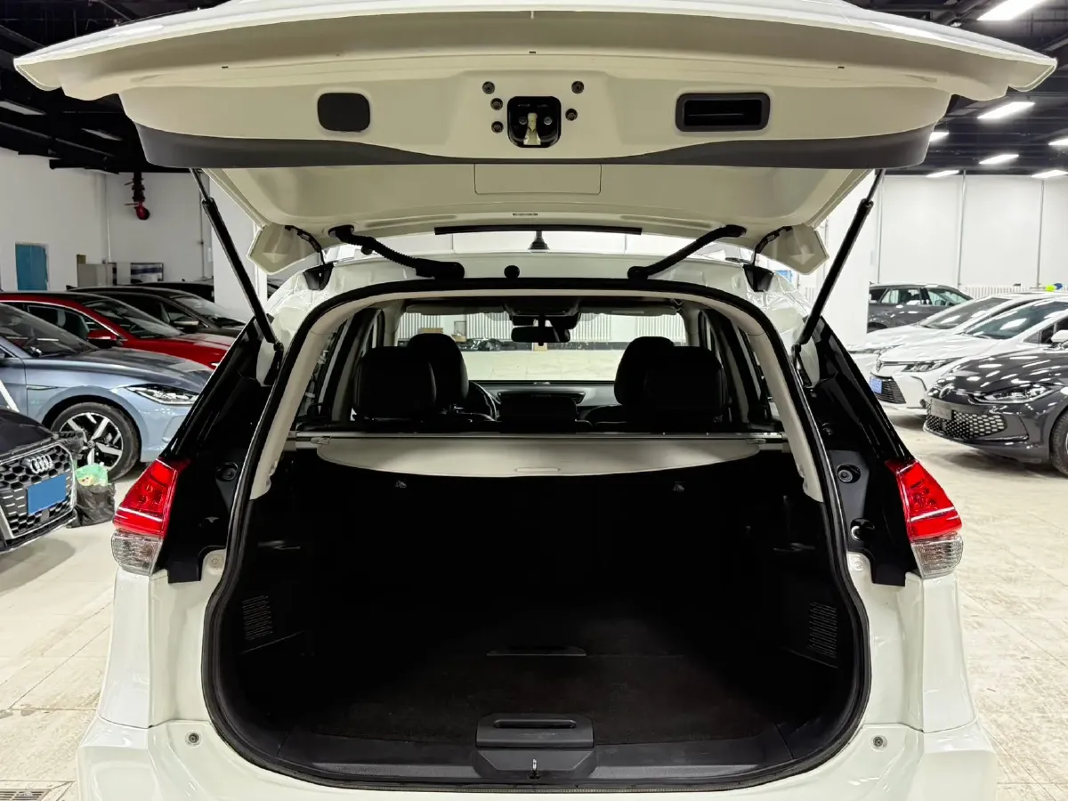 2022 Nissan X-Trail 2.0L 151HP L4 CVT,autocango,china used car exporter,china ev exporter,chinese used car exporter,chinese used ev exporter