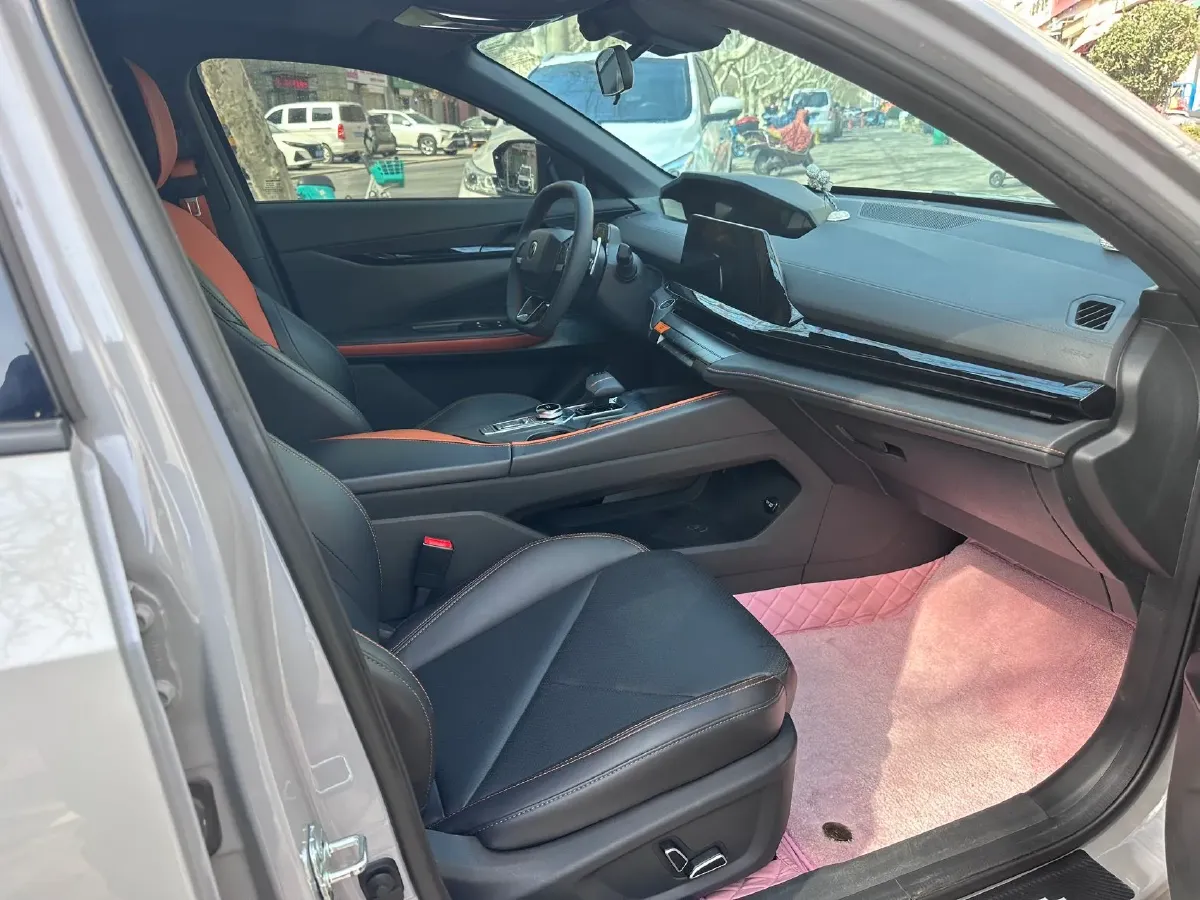 2022 ChangAn UNI-V 1.5T 188HP L4 7DCT,autocango,china used car exporter,china ev exporter,chinese used car exporter,chinese used ev exporter