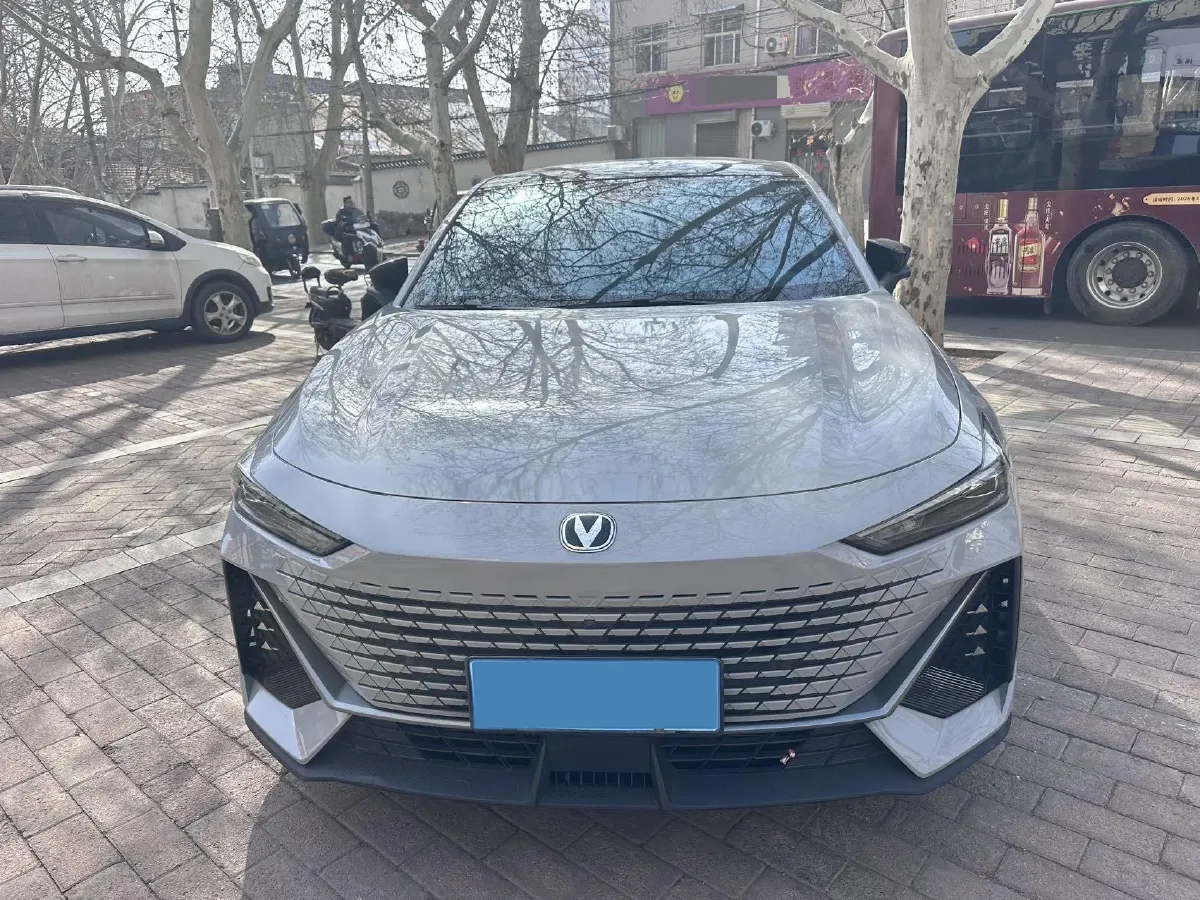 2022 ChangAn UNI-V 1.5T 188HP L4 7DCT,autocango,china used car exporter,china ev exporter,chinese used car exporter,chinese used ev exporter