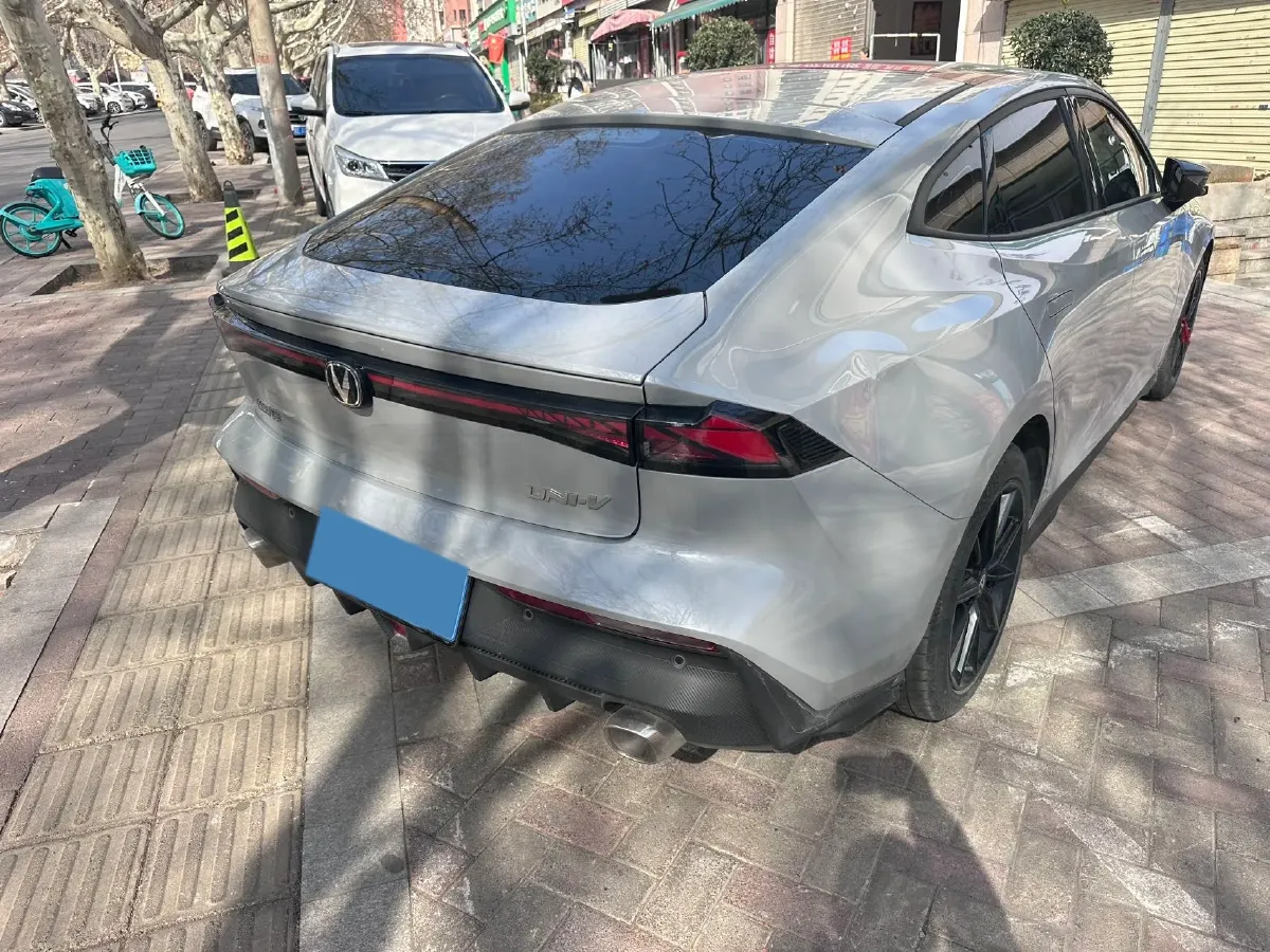 2022 ChangAn UNI-V 1.5T 188HP L4 7DCT,autocango,china used car exporter,china ev exporter,chinese used car exporter,chinese used ev exporter