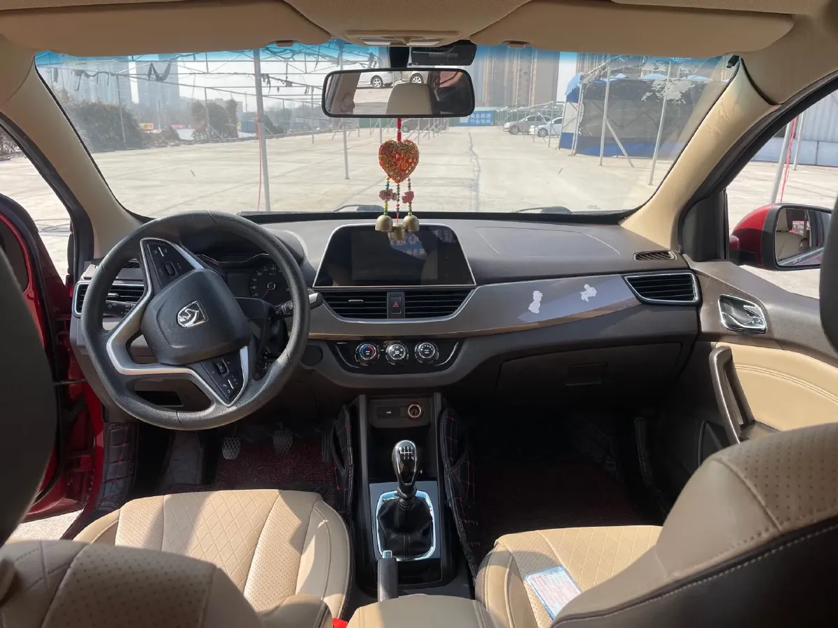 2017 BaoJun 310 1.5L 112HP L4 6MT,autocango,china used car exporter,china ev exporter,chinese used car exporter,chinese used ev exporter