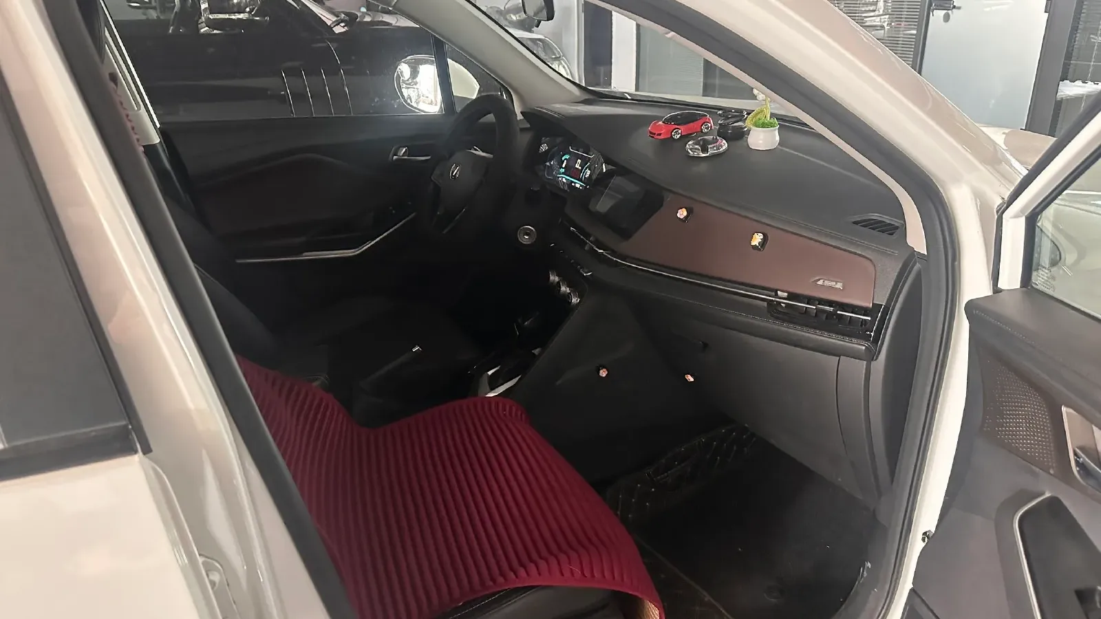 2019 ChangAn CS15 1.5L 107HP L4 5DCT,autocango,china used car exporter,china ev exporter,chinese used car exporter,chinese used ev exporter