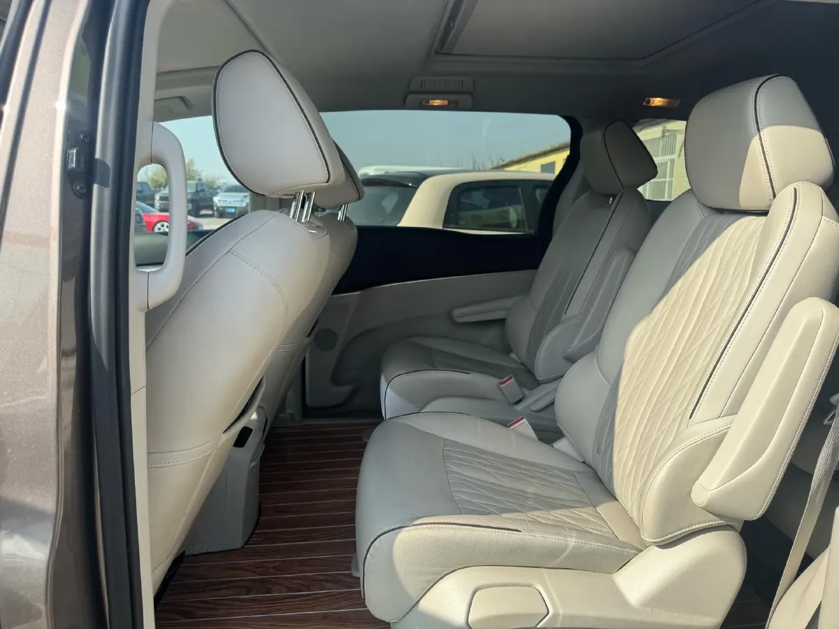 2022 Buick GL8 2.0T 237HP L4 9AT,autocango,china used car exporter,china ev exporter,chinese used car exporter,chinese used ev exporter