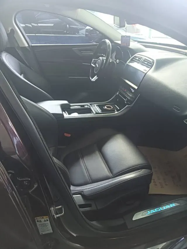 2019 Jeep Cherokee 2.0T 265HP L4 9AT,autocango,china used car exporter,china ev exporter,chinese used car exporter,chinese used ev exporter