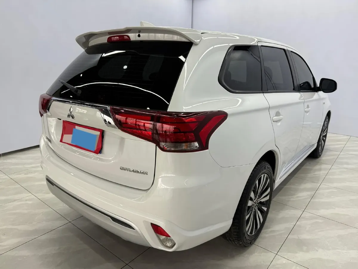2021 Mitsubishi Outlander 2.0L 166HP L4 CVT,autocango,china used car exporter,china ev exporter,chinese used car exporter,chinese used ev exporter