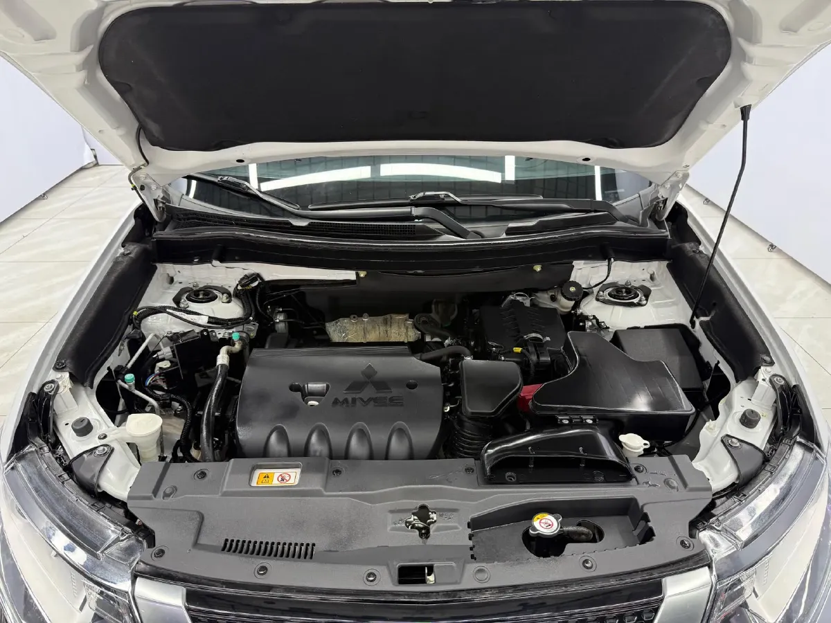 2021 Mitsubishi Outlander 2.0L 166HP L4 CVT,autocango,china used car exporter,china ev exporter,chinese used car exporter,chinese used ev exporter