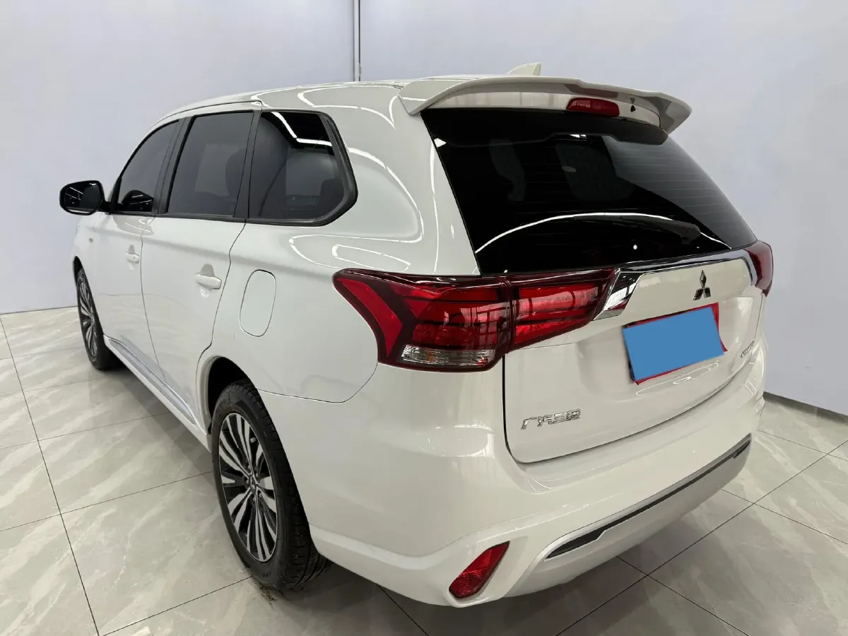 2021 Mitsubishi Outlander 2.0L 166HP L4 CVT,autocango,china used car exporter,china ev exporter,chinese used car exporter,chinese used ev exporter