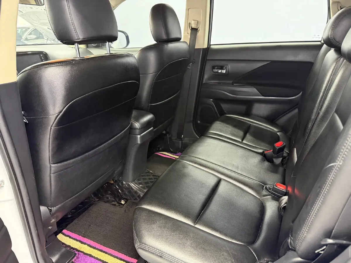 2021 Mitsubishi Outlander 2.0L 166HP L4 CVT,autocango,china used car exporter,china ev exporter,chinese used car exporter,chinese used ev exporter