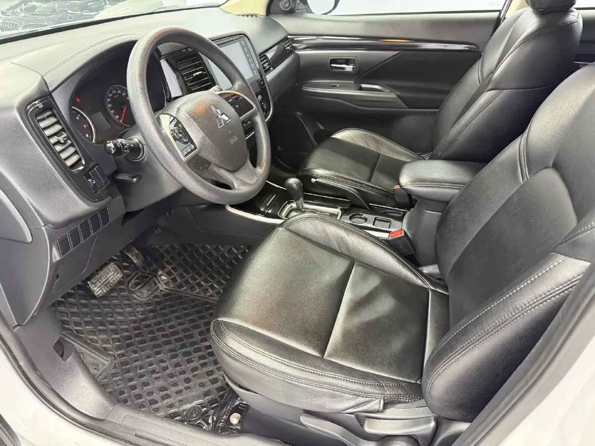 2021 Mitsubishi Outlander 2.0L 166HP L4 CVT,autocango,china used car exporter,china ev exporter,chinese used car exporter,chinese used ev exporter