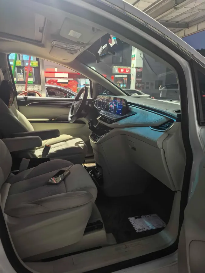 2022 Buick GL8 2.0T 237HP L4 9AT,autocango,china used car exporter,china ev exporter,chinese used car exporter,chinese used ev exporter