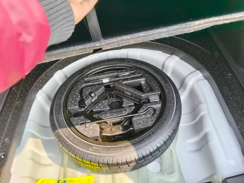 2020 Roewe i5 1.5L 120HP L4 5MT,autocango,china used car exporter,china ev exporter,chinese used car exporter,chinese used ev exporter