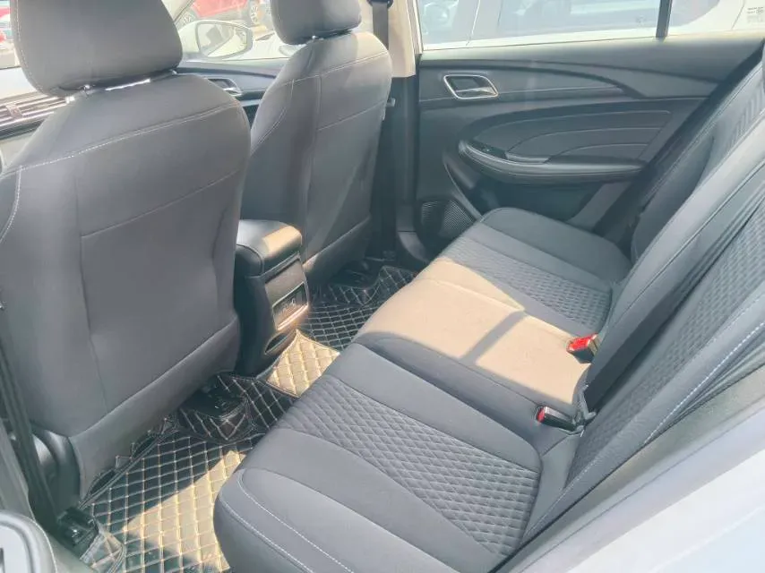 2020 Roewe i5 1.5L 120HP L4 5MT,autocango,china used car exporter,china ev exporter,chinese used car exporter,chinese used ev exporter