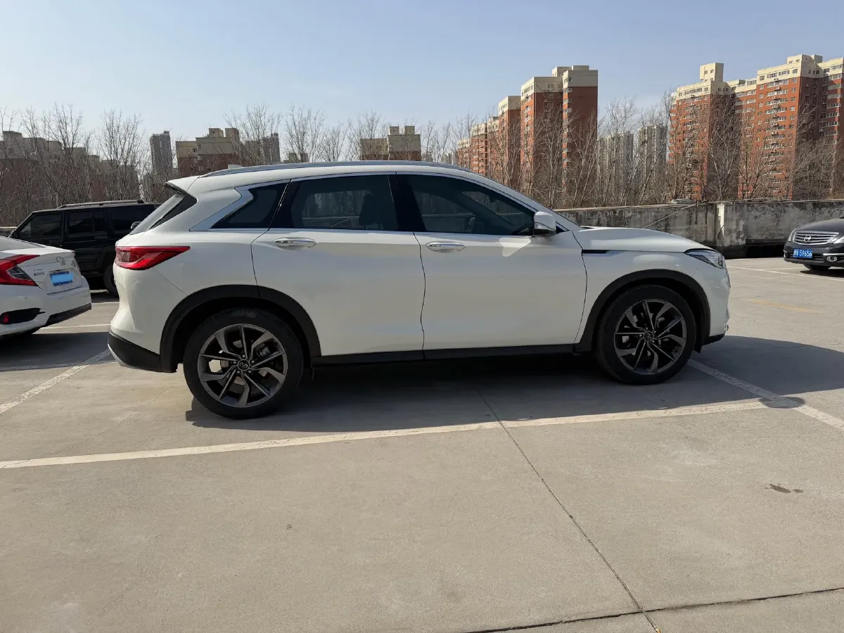 2022 Infiniti QX50 2.0T 261HP L4 CVT,autocango,china used car exporter,china ev exporter,chinese used car exporter,chinese used ev exporter