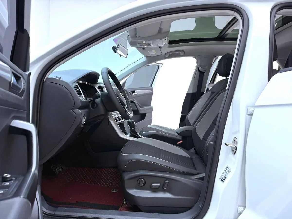 2021 Volkswagen T-Roc 1.4T 150HP L4 7DCT,autocango,china used car exporter,china ev exporter,chinese used car exporter,chinese used ev exporter