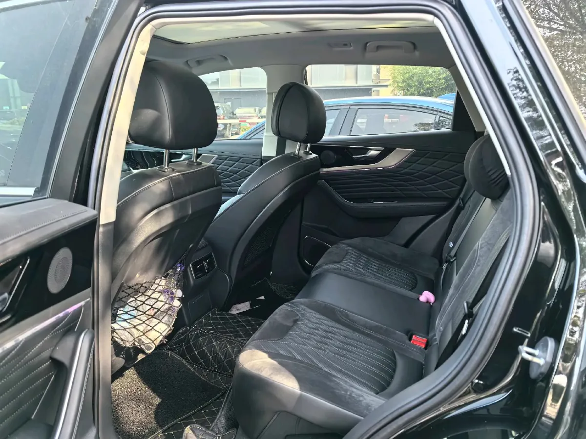 2022 HongQi HS5 2.0T 224HP L4 6AT,autocango,china used car exporter,china ev exporter,chinese used car exporter,chinese used ev exporter