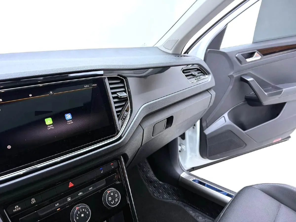 2021 Volkswagen T-Roc 1.4T 150HP L4 7DCT,autocango,china used car exporter,china ev exporter,chinese used car exporter,chinese used ev exporter