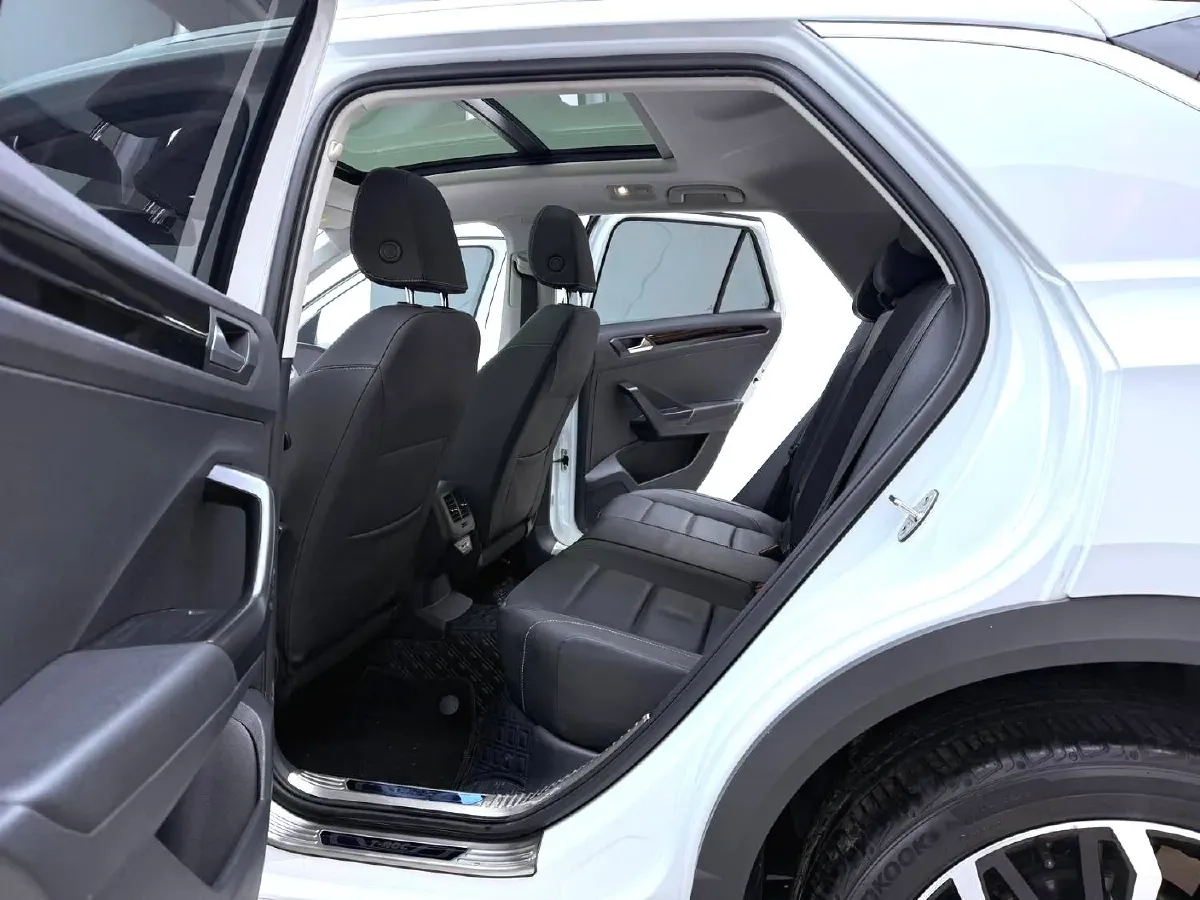 2021 Volkswagen T-Roc 1.4T 150HP L4 7DCT,autocango,china used car exporter,china ev exporter,chinese used car exporter,chinese used ev exporter