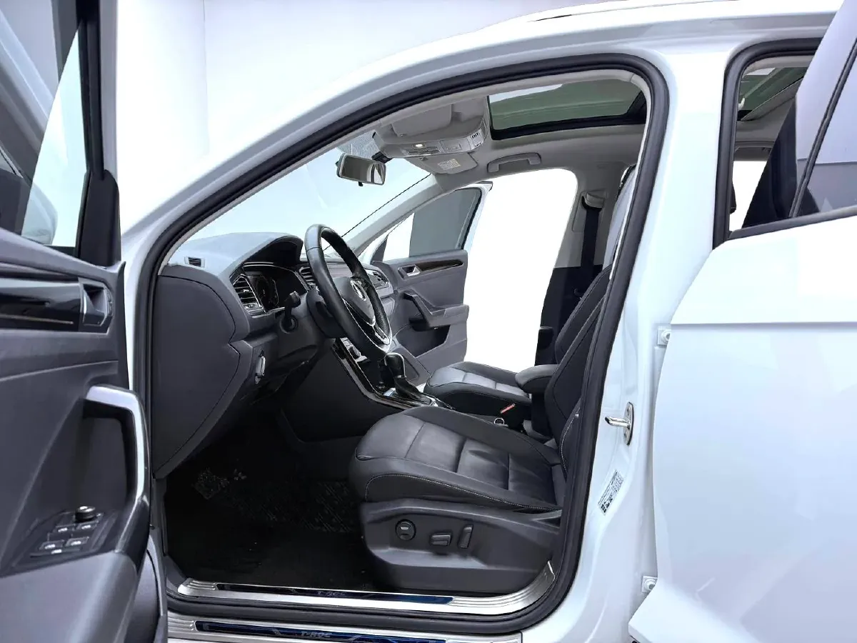 2021 Volkswagen T-Roc 1.4T 150HP L4 7DCT,autocango,china used car exporter,china ev exporter,chinese used car exporter,chinese used ev exporter