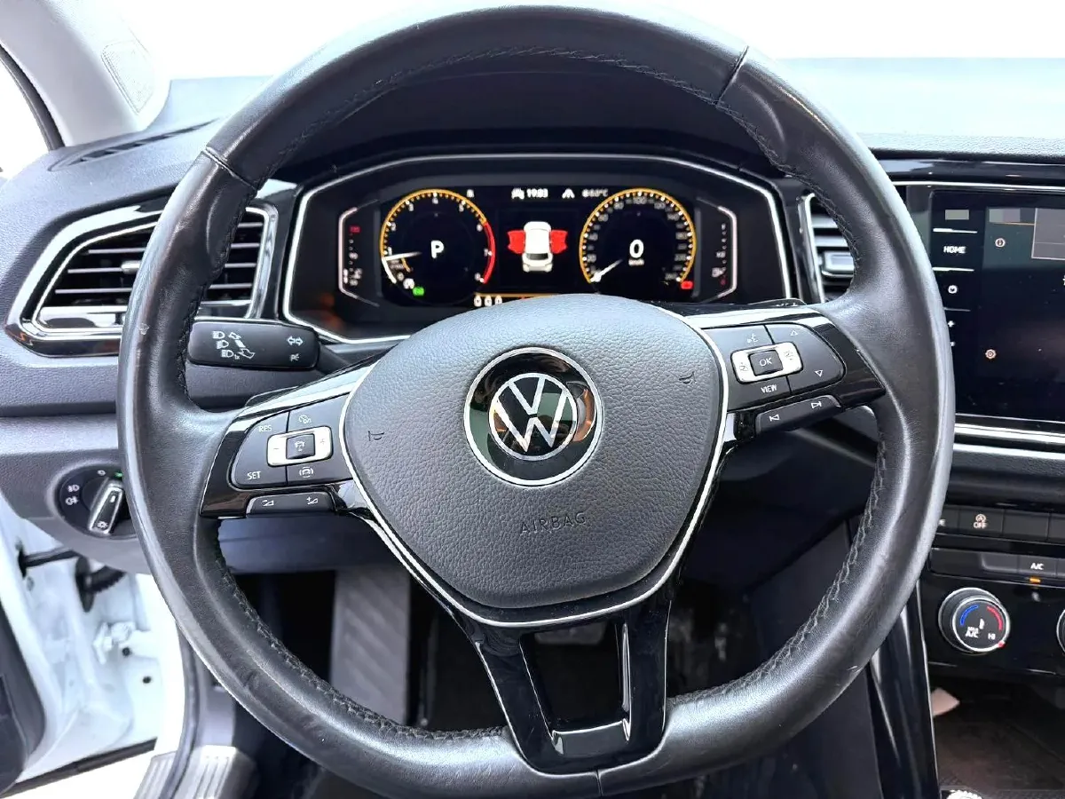 2021 Volkswagen T-Roc 1.4T 150HP L4 7DCT,autocango,china used car exporter,china ev exporter,chinese used car exporter,chinese used ev exporter