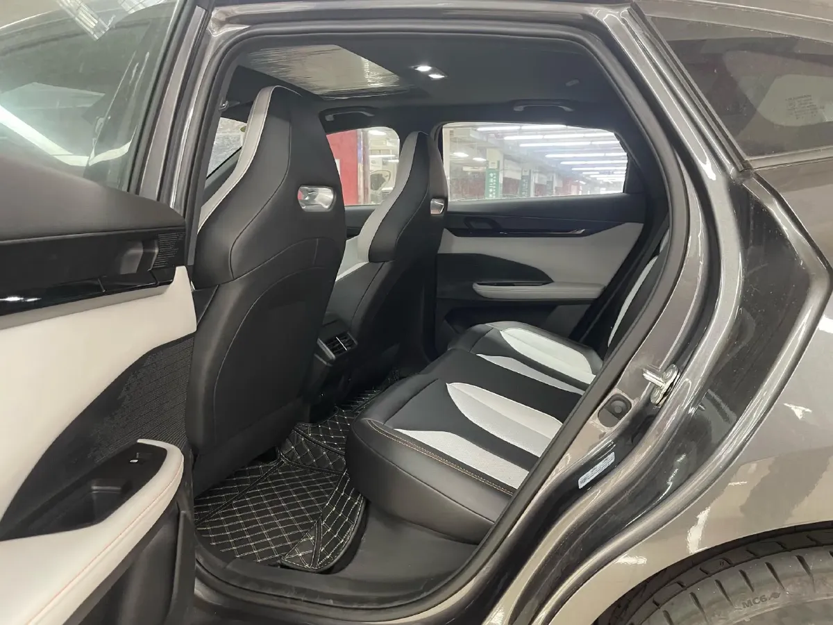 2024 ChangAn UNI-V iDD 1.5L 110HP L4 E-CVT PHEV 18.99KWH,autocango,china used car exporter,china ev exporter,chinese used car exporter,chinese used ev exporter