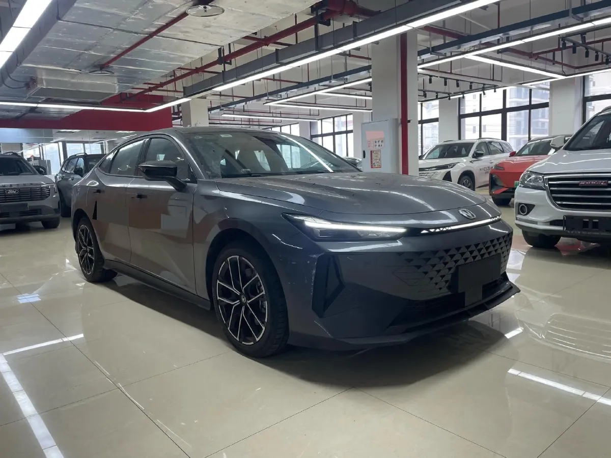 2024 ChangAn UNI-V iDD 1.5L 110HP L4 E-CVT PHEV 18.99KWH,autocango,china used car exporter,china ev exporter,chinese used car exporter,chinese used ev exporter