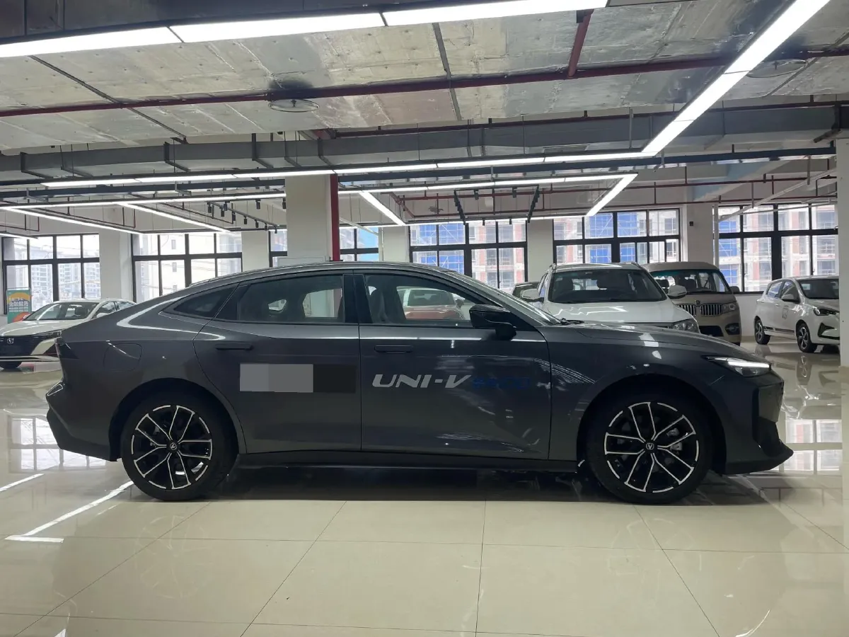 2024 ChangAn UNI-V iDD 1.5L 110HP L4 E-CVT PHEV 18.99KWH,autocango,china used car exporter,china ev exporter,chinese used car exporter,chinese used ev exporter