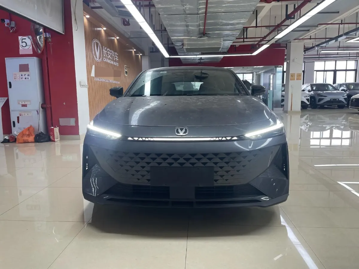 2024 ChangAn UNI-V iDD 1.5L 110HP L4 E-CVT PHEV 18.99KWH,autocango,china used car exporter,china ev exporter,chinese used car exporter,chinese used ev exporter