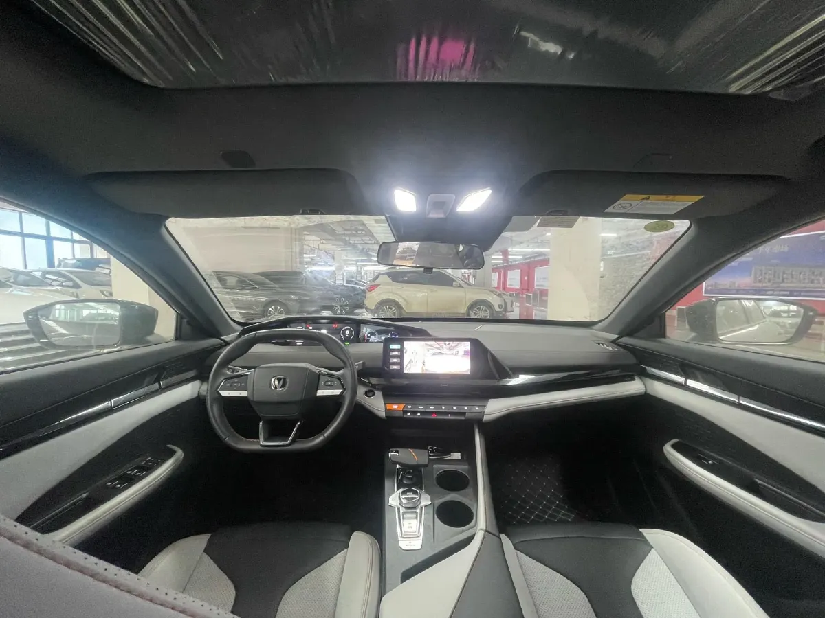 2024 ChangAn UNI-V iDD 1.5L 110HP L4 E-CVT PHEV 18.99KWH,autocango,china used car exporter,china ev exporter,chinese used car exporter,chinese used ev exporter