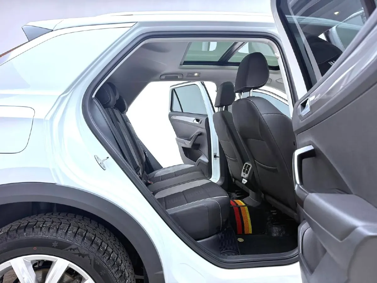 2021 Volkswagen T-Roc 1.4T 150HP L4 7DCT,autocango,china used car exporter,china ev exporter,chinese used car exporter,chinese used ev exporter