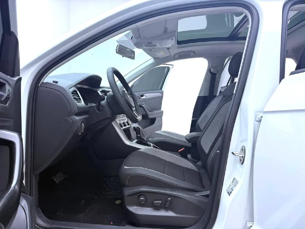 2021 Volkswagen T-Roc 1.4T 150HP L4 7DCT,autocango,china used car exporter,china ev exporter,chinese used car exporter,chinese used ev exporter