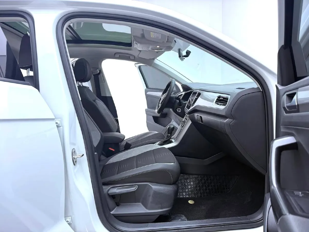 2021 Volkswagen T-Roc 1.4T 150HP L4 7DCT,autocango,china used car exporter,china ev exporter,chinese used car exporter,chinese used ev exporter