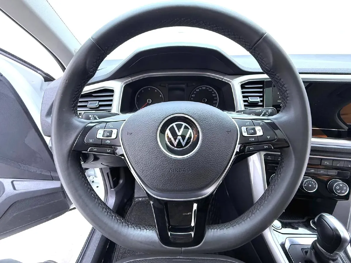 2021 Volkswagen T-Roc 1.4T 150HP L4 7DCT,autocango,china used car exporter,china ev exporter,chinese used car exporter,chinese used ev exporter