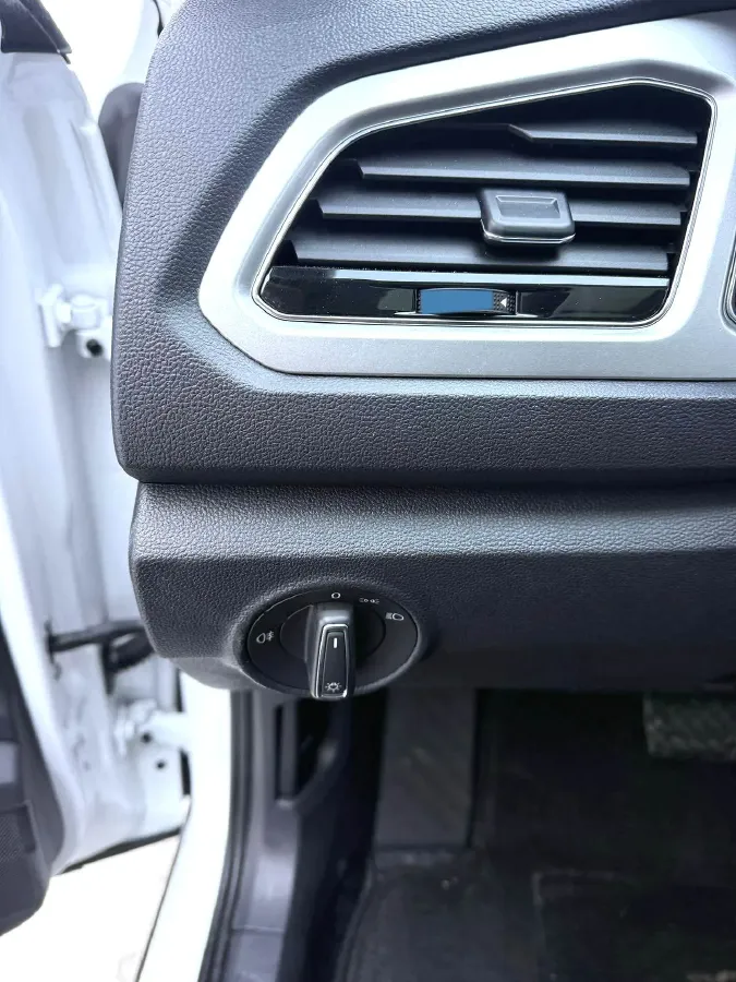 2021 Volkswagen T-Roc 1.4T 150HP L4 7DCT,autocango,china used car exporter,china ev exporter,chinese used car exporter,chinese used ev exporter