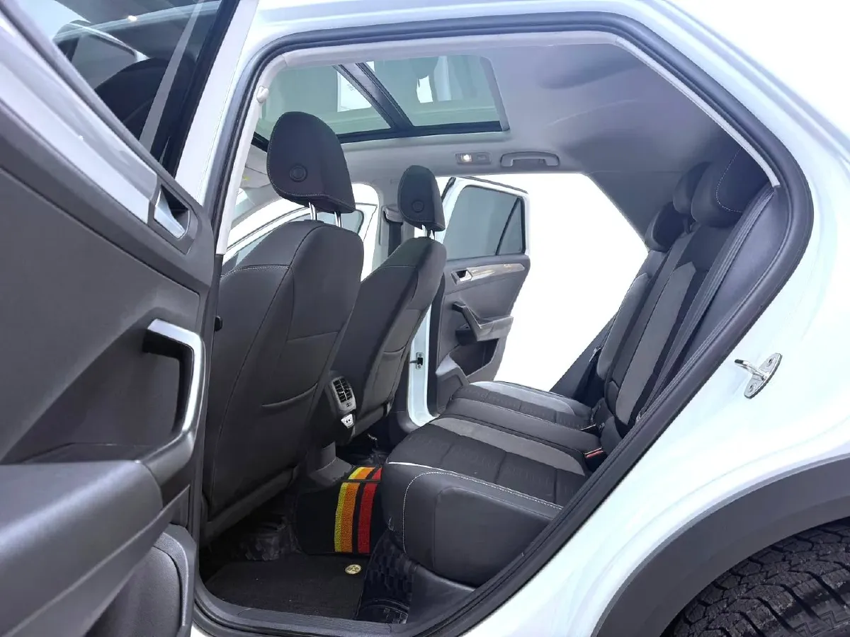 2021 Volkswagen T-Roc 1.4T 150HP L4 7DCT,autocango,china used car exporter,china ev exporter,chinese used car exporter,chinese used ev exporter