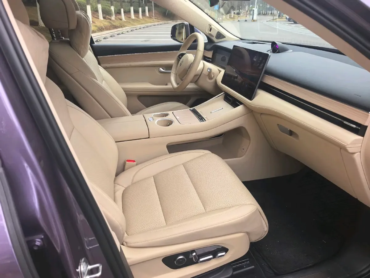 2025 AITO AITO M5 1.5T 152HP L4 REEV 42KWH,autocango,china used car exporter,china ev exporter,chinese used car exporter,chinese used ev exporter