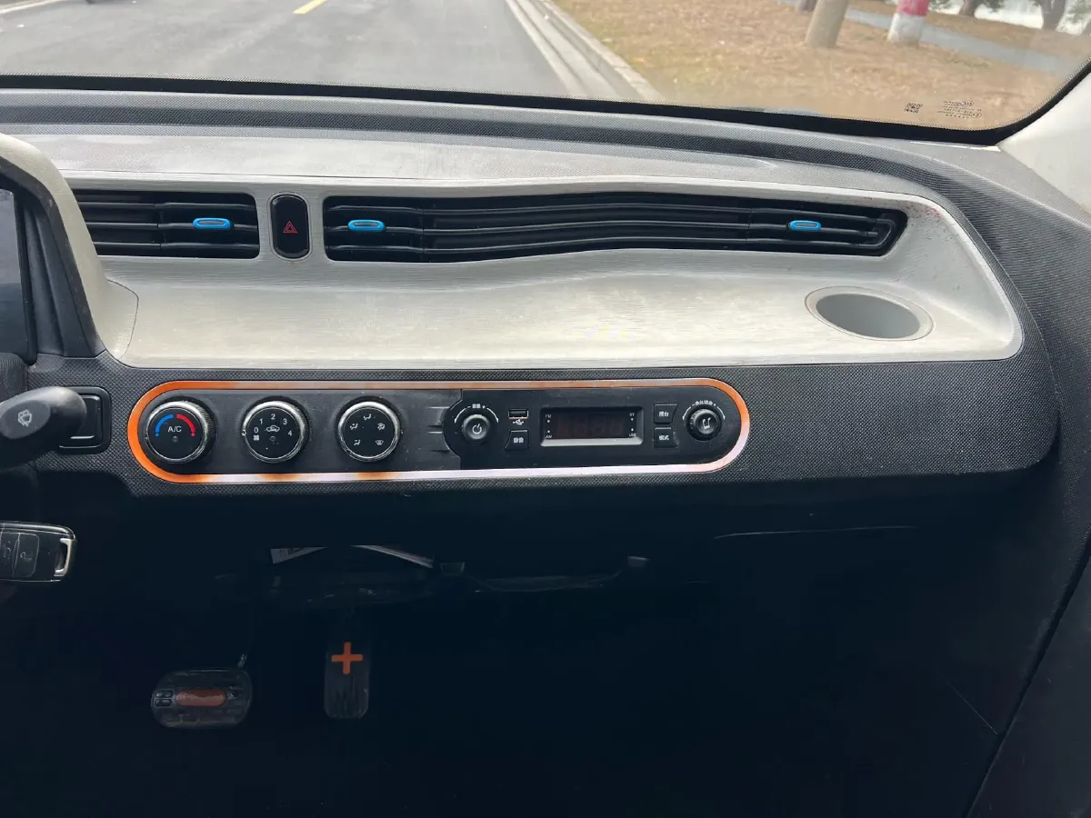 2020 WuLing HongGuang MINI EV BEV 9KWH,autocango,china used car exporter,china ev exporter,chinese used car exporter,chinese used ev exporter