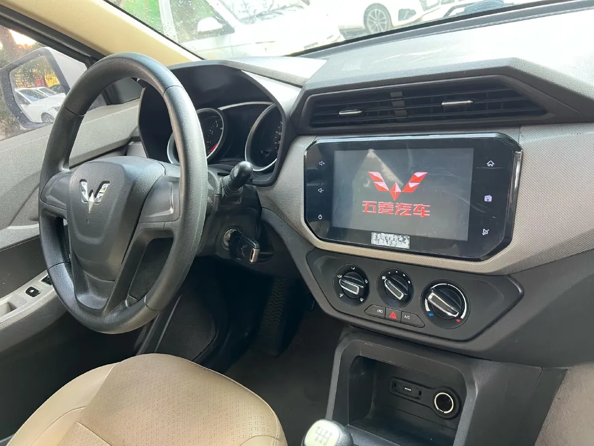 2019 WuLing HongGuang 1.5L 99HP L4 6MT,autocango,china used car exporter,china ev exporter,chinese used car exporter,chinese used ev exporter