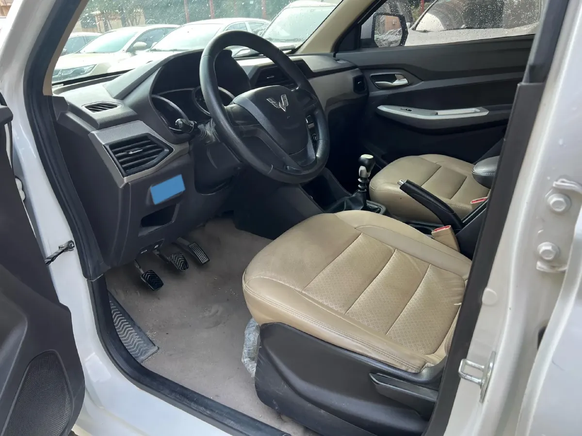 2019 WuLing HongGuang 1.5L 99HP L4 6MT,autocango,china used car exporter,china ev exporter,chinese used car exporter,chinese used ev exporter